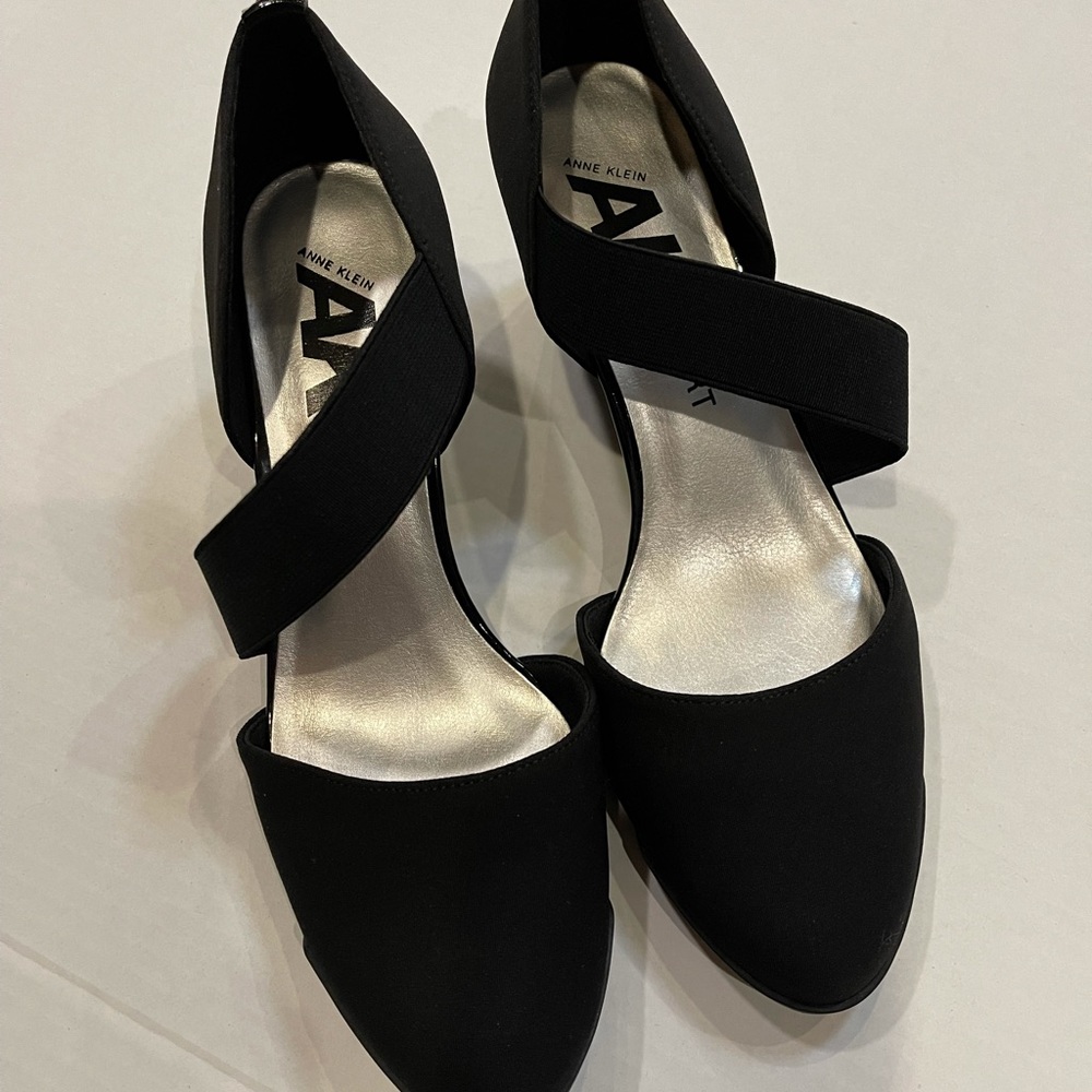 ANNE KLEIN SPORT  size 9